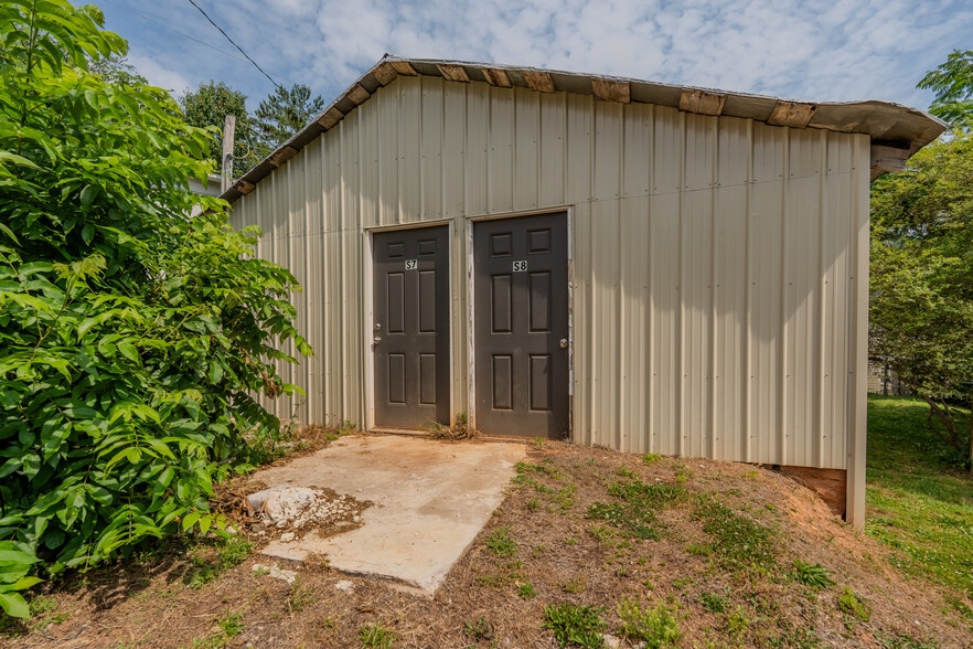 More Photos Of 923 W Lee Rd, Taylors Manufactured Housing Mobile Home Park For Sale