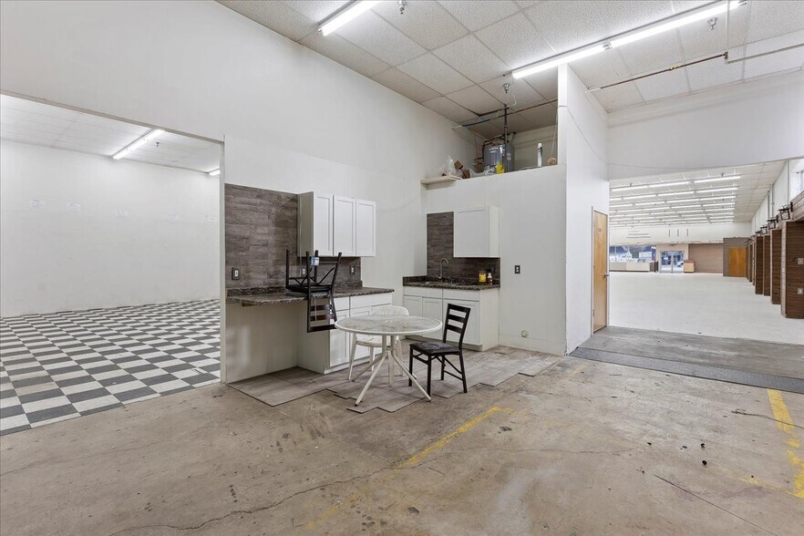 More Photos Of 3225 Washington Blvd, Ogden Storefront For Sale