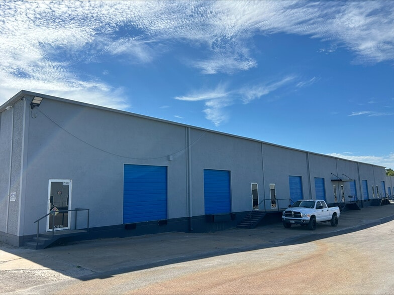 More Photos Of 5721 E Rosedale St, Fort Worth Unknown For Lease