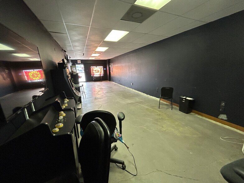 More Photos Of 6421 State Highway 31 E, Murchison Storefront For Sale