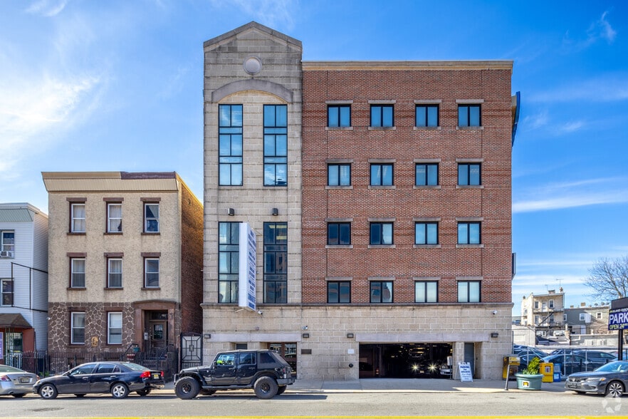 More Photos Of 400 Market St, Newark Office For Lease