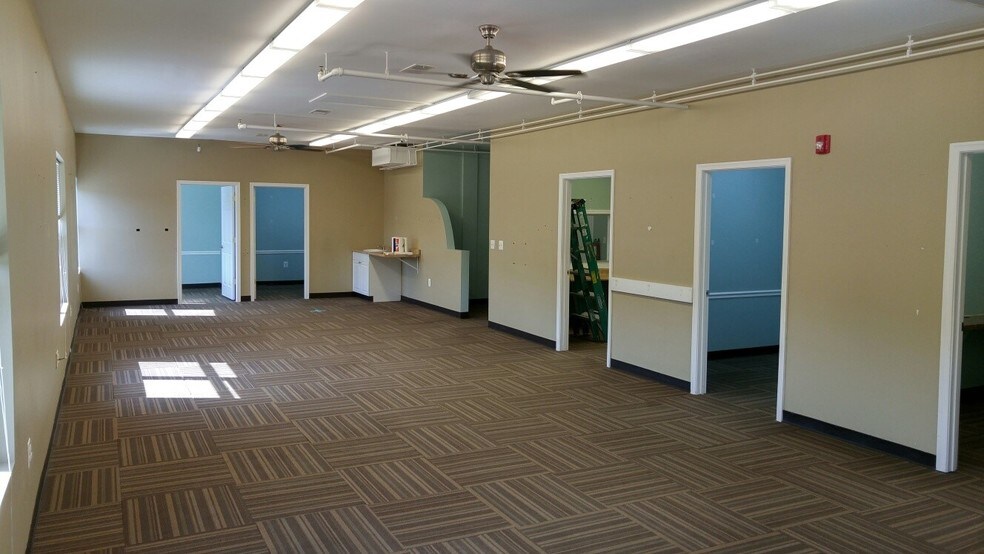 More Photos Of 20 Mayo Rd, Edgewater Storefront Retail Office For Lease