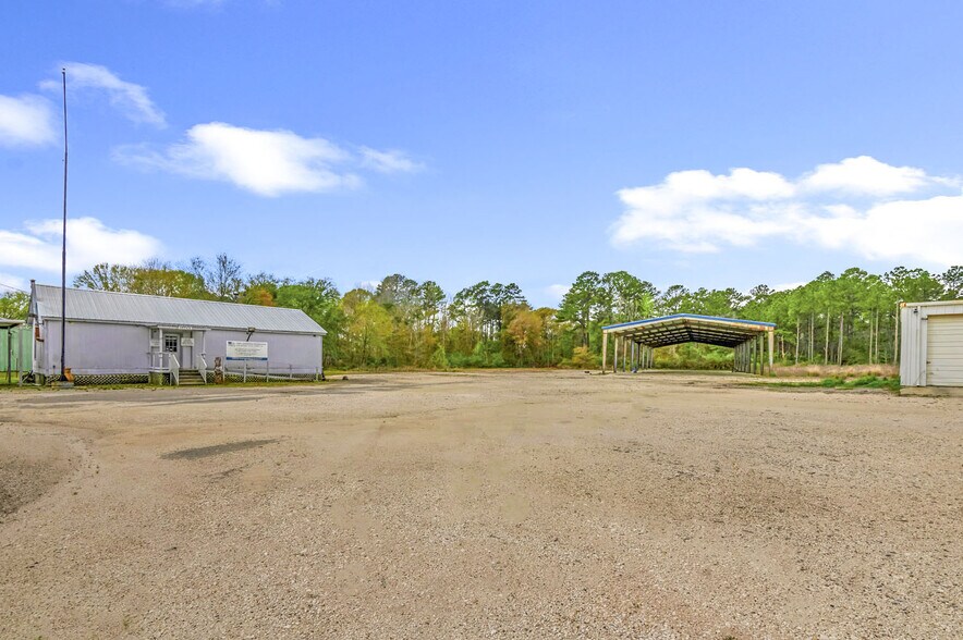More Photos Of 21034 US Highway 96 S, Kirbyville Flex For Sale