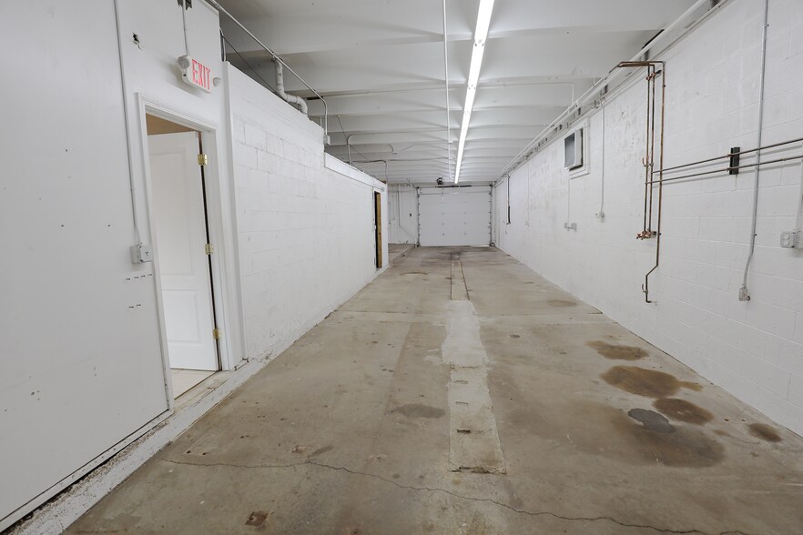 More Photos Of 921 Broad St, Wadsworth Auto Repair For Sale