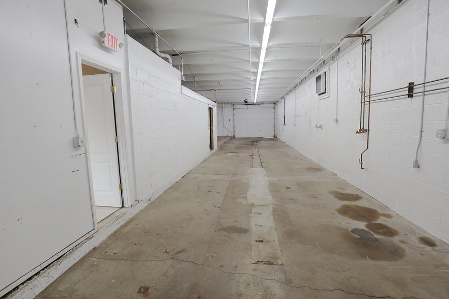 More Photos Of 921 Broad St, Wadsworth Auto Repair For Sale