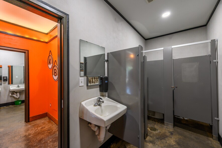 More Photos Of 1721 S Armstrong Ave, Denison Restaurant For Sale