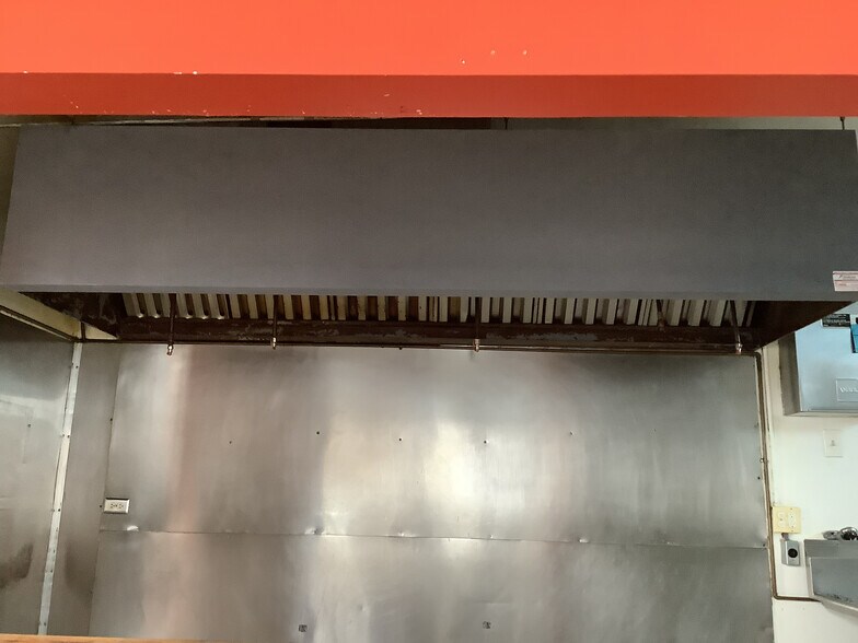 More Photos Of 3544 106th St E, Chicago General Retail For Lease