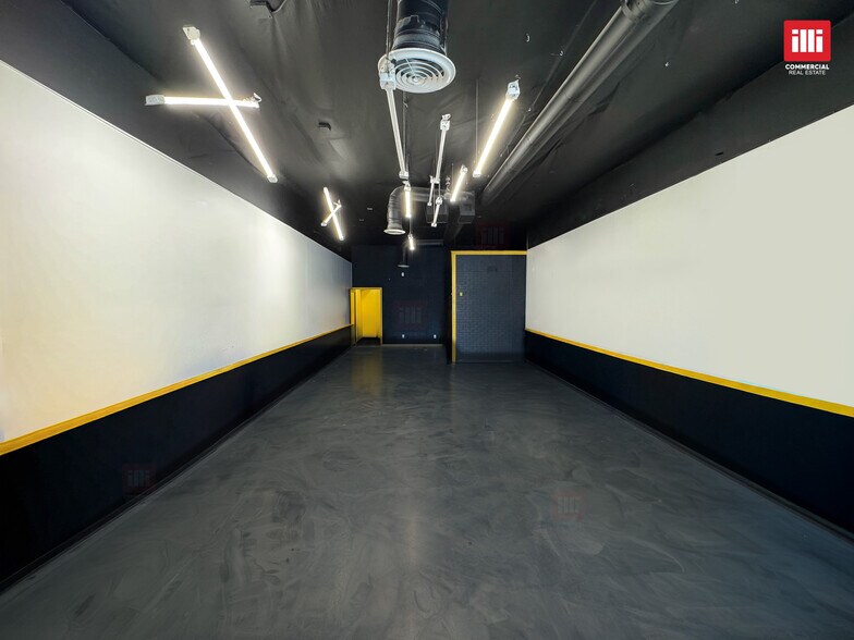 More Photos Of 16923 Vanowen St, Van Nuys Unknown For Lease