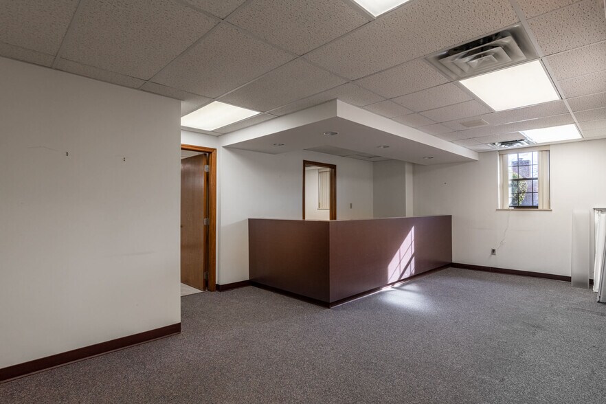 More Photos Of 1130 Vester Ave, Springfield Medical For Lease