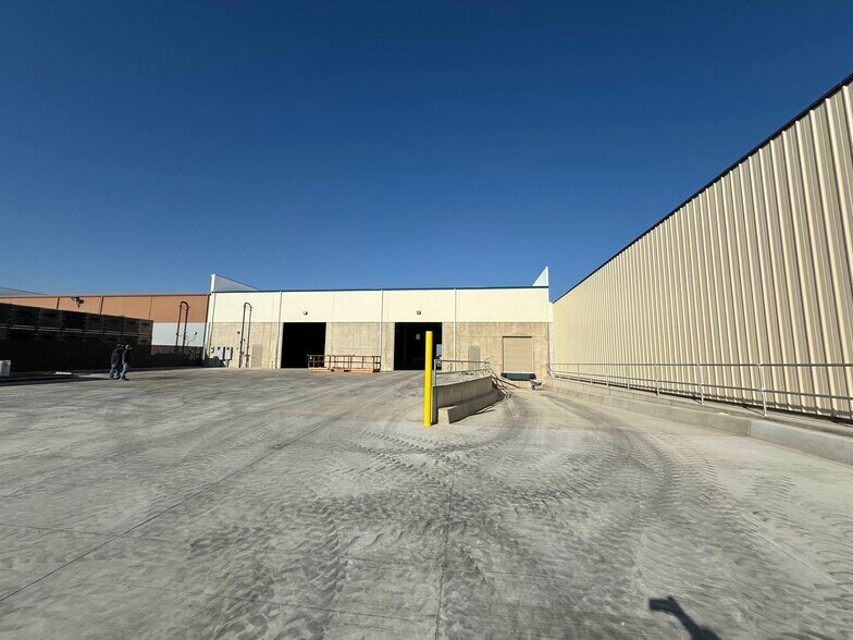 More Photos Of 1140 Glenwood ave, Turlock Showroom For Lease