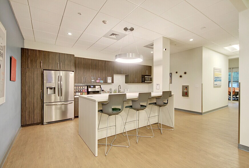 More Photos Of 1501 Belle Isle Ave, Mount Pleasant Coworking Space