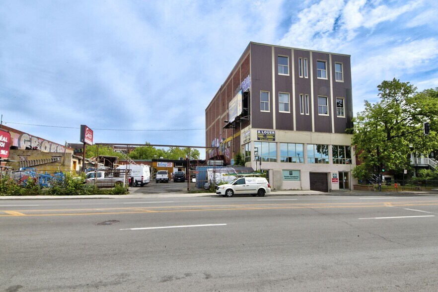 Primary Photo Of 6659 Av Du Parc, Montréal Industrial For Sale