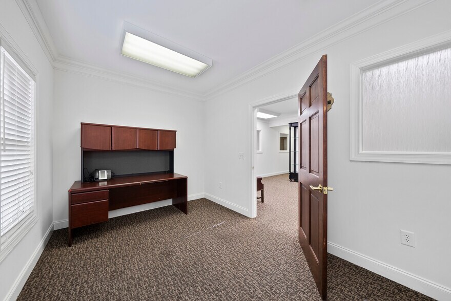 More Photos Of 8313 Six Forks Rd, Raleigh Office For Sale