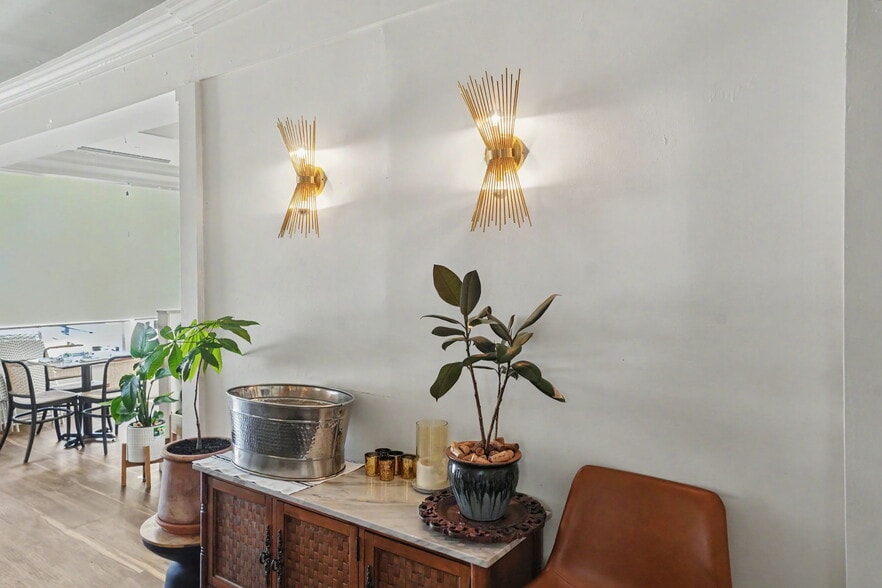 More Photos Of 2312 Abercorn St, Savannah Storefront Retail Residential For Sale