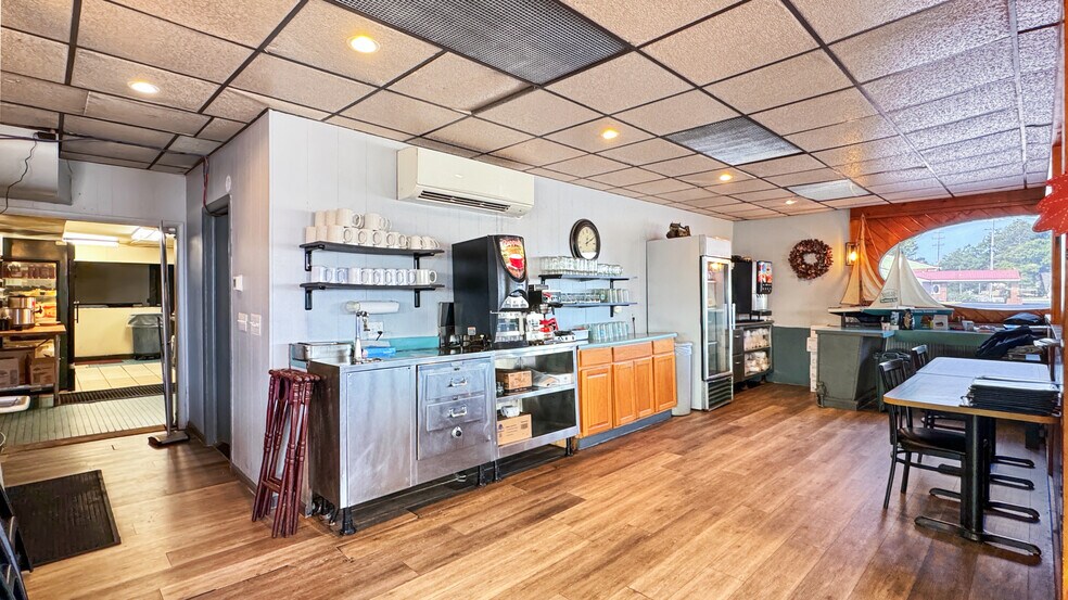 More Photos Of 2403 Sunnyside Dr, Cadillac Restaurant For Sale