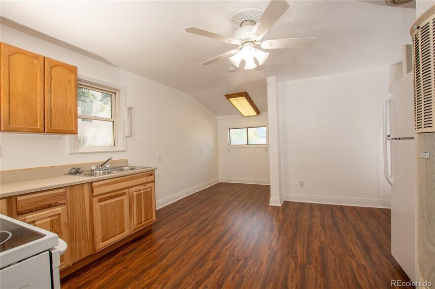 More Photos Of 325 E Kiowa Ave, Elizabeth Office For Sale