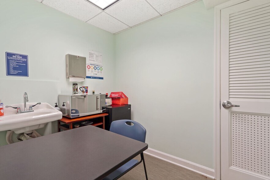 More Photos Of 1011 New Hampshire Ave NW, Washington Office For Lease