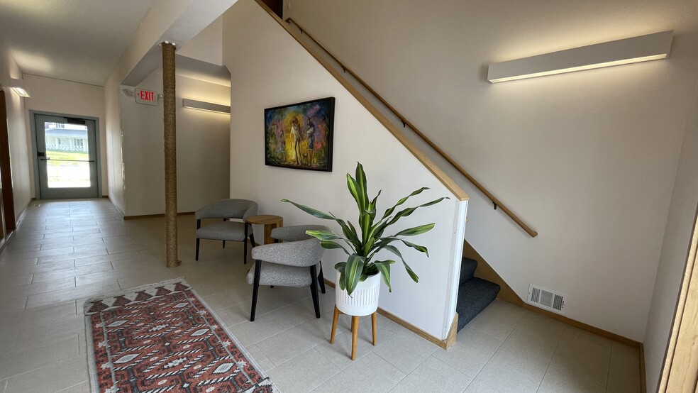 More Photos Of 18300 Minnetonka Blvd, Wayzata Medical For Lease