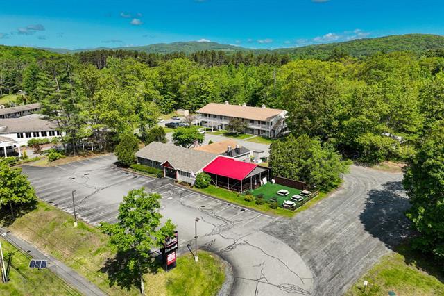 More Photos Of 20 Public Way, Quechee Restaurant For Sale