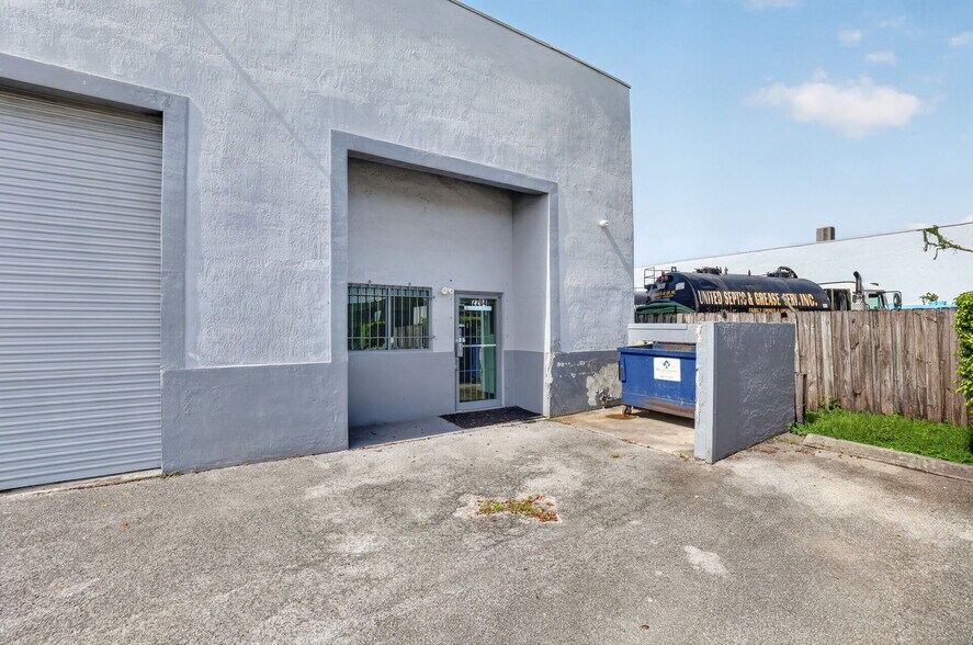 More Photos Of 2202-2204 W 78th St, Hialeah Warehouse For Sale
