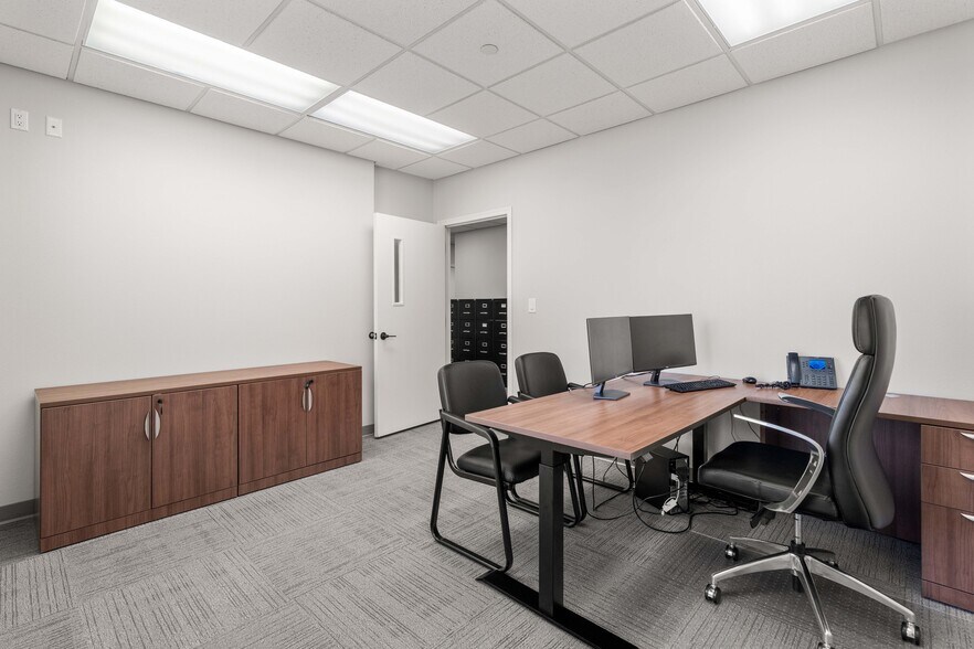 More Photos Of 4920 Pleasant St, West Des Moines Office For Lease