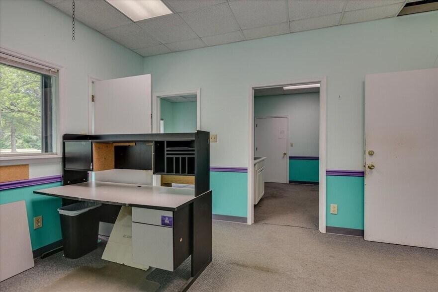 More Photos Of 1002 Commerce, Lincolnton Distribution For Sale