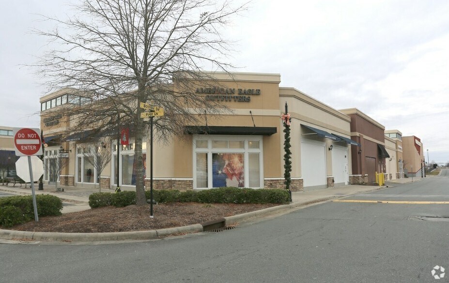 More Photos Of 1080 Piper Ln, Burlington Unknown For Lease