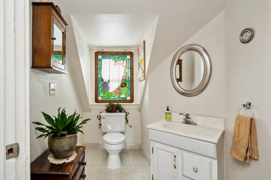 More Photos Of 5525 E Burnside St, Portland Office Residential For Sale