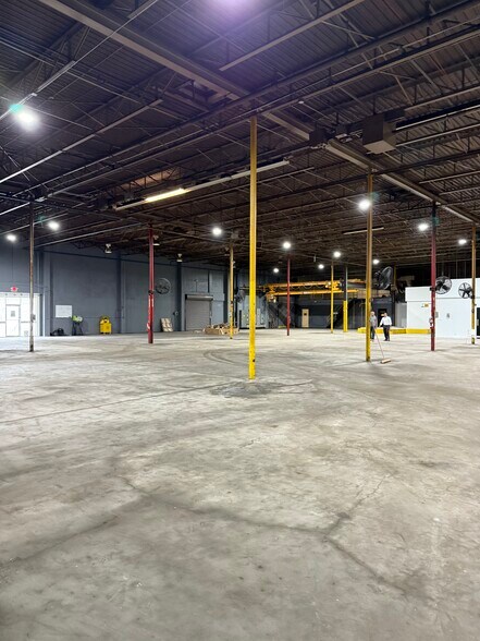 More Photos Of 5201 S West Shore Blvd, Tampa Warehouse For Lease
