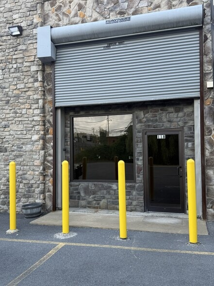 Primary Photo Of 114-120 Hankwoods Dr, Beckley General Retail For Lease