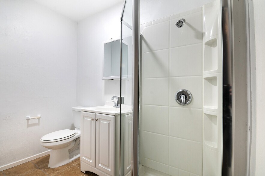 More Photos Of 1732 N Wilton Pl, Los Angeles Apartments For Sale