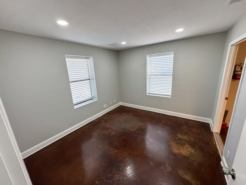 More Photos Of 15279 Bulverde Rd, San Antonio Warehouse For Sale