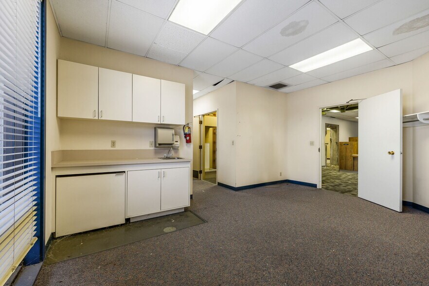 More Photos Of 3970 Missouri Flat Rd, Placerville Bank For Lease