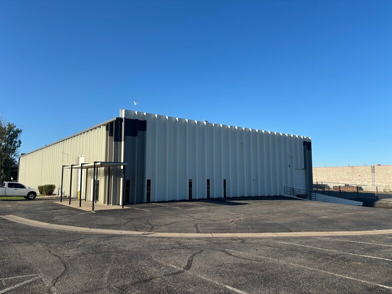 More Photos Of 5775 Monaco St, Commerce City Manufacturing For Lease