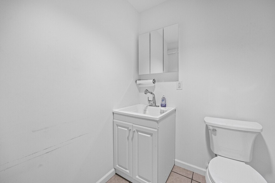 More Photos Of 227 West Ave, Albion Town Orleans Flex For Lease