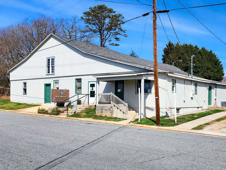 Primary Photo Of 106 Center St, Gretna Specialty For Lease