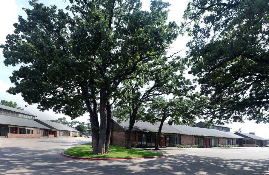 More Photos Of 3603-3617 W Pioneer Pky, Arlington Office For Lease