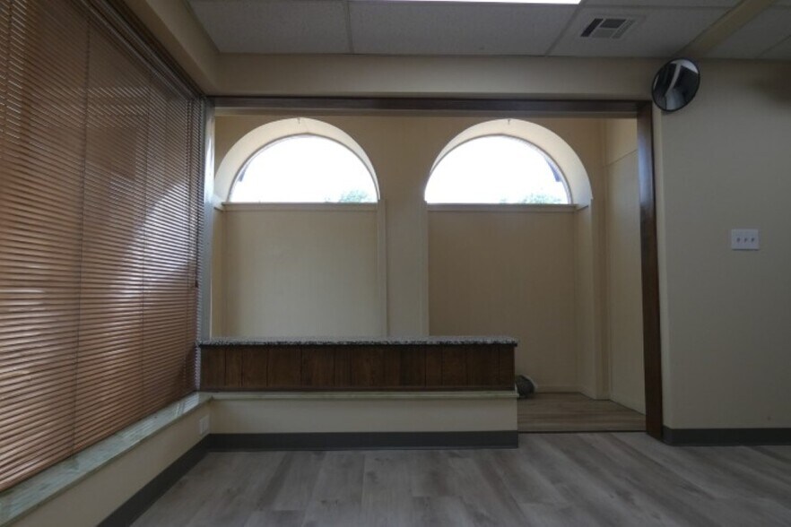 More Photos Of 2101 NW Ferris Ave, Lawton Office For Sale