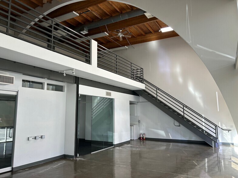 More Photos Of 4052-4058 Del Rey Ave, Marina Del Rey Loft Creative Space For Lease