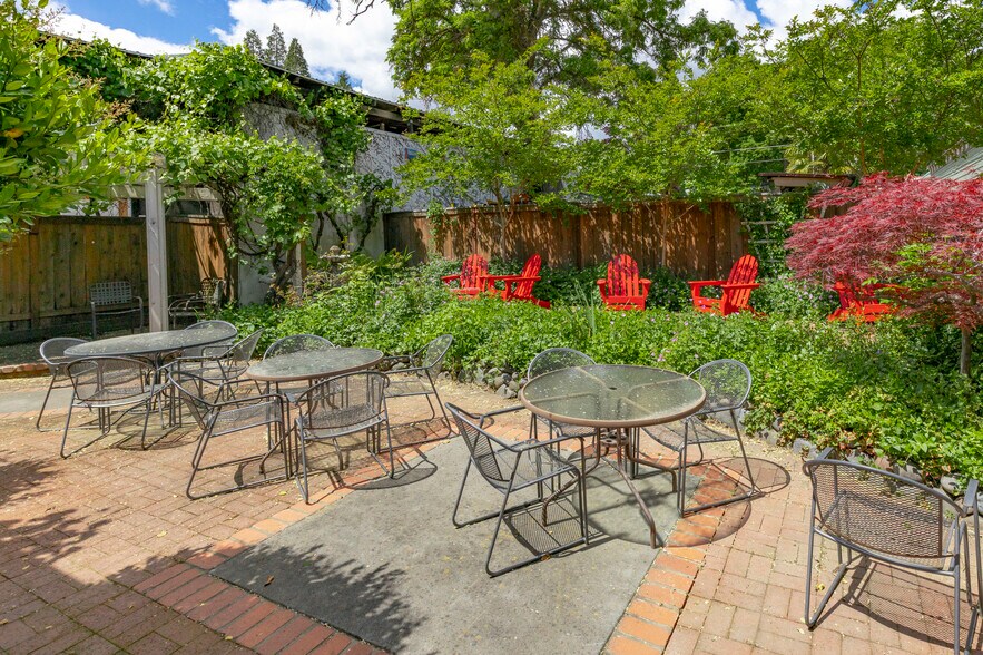 More Photos Of 240 E California St, Jacksonville Hotel For Sale