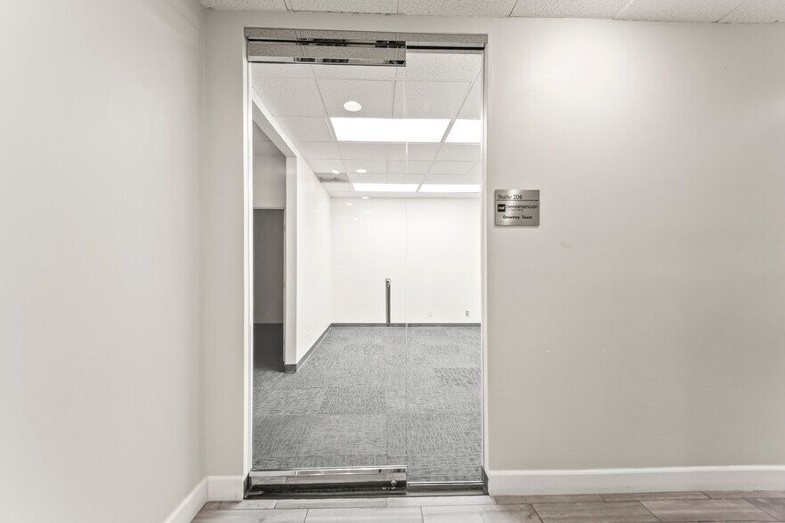 More Photos Of 10841 Paramount Blvd, Downey Office For Lease