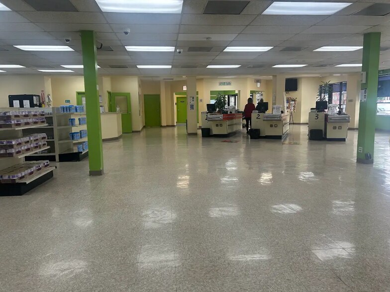 More Photos Of 416 E 43rd St, Chicago Convenience Store For Lease