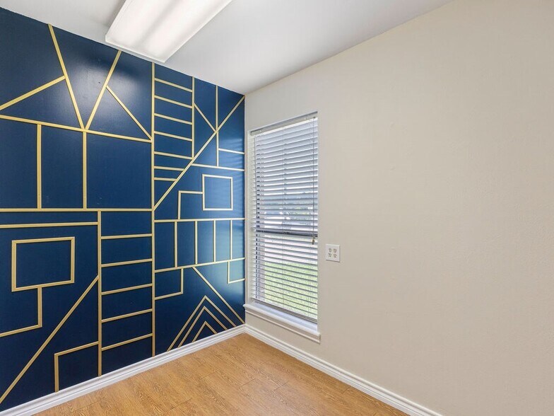 More Photos Of 602 S John Redditt Dr, Lufkin Office For Lease
