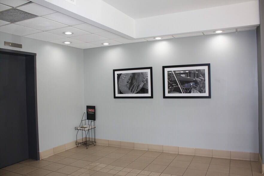 More Photos Of 2400 Poplar Ave, Memphis Office For Lease