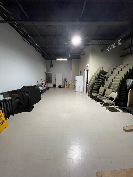 More Photos Of 565 Chickering Rd, North Andover Storefront For Sale