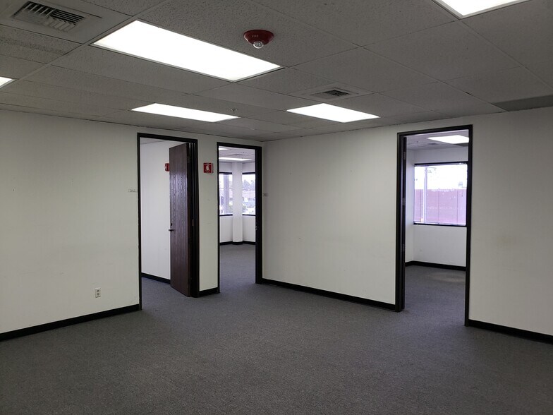 More Photos Of 555 W Redondo Beach Blvd, Gardena Office For Lease