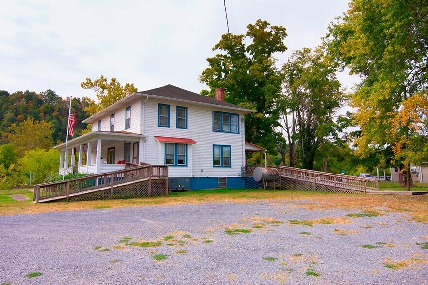 More Photos Of 101 Davis st, Alderson Freestanding For Sale