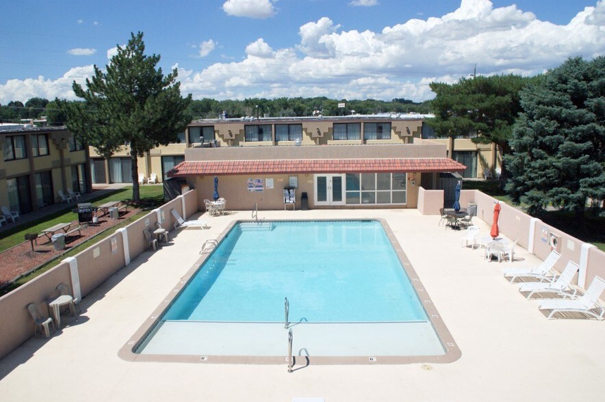 More Photos Of 600 E Broadway, Farmington Hotel For Sale