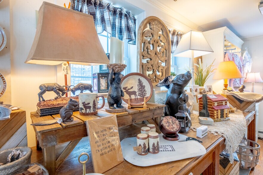 More Photos Of 16 West Main St, Wilmington General Retail For Sale