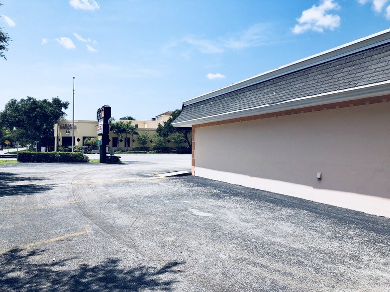 More Photos Of 4601 4th St N, Saint Petersburg Storefront Retail Office For Lease